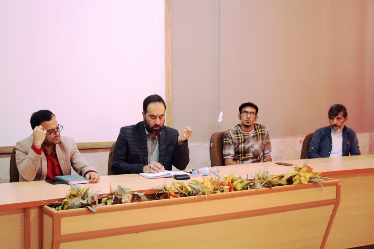 هنرمندان تجسمی باید به مسائل زیر ساختی فکر کنند