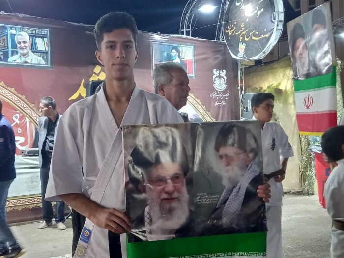 قهرمان کاراته رفسنجان: هر شب تا یک سال دیگر هم در میدان شهید سلیمانی حاضریم